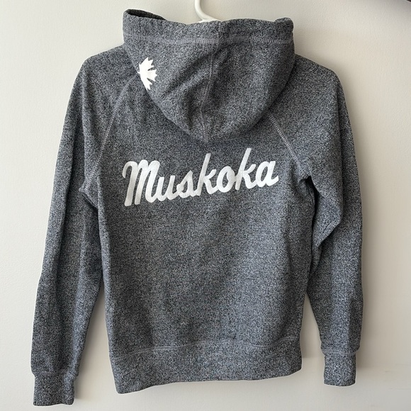 Roots Sweaters - Rare salt and pepper Roots maskoka sweater.